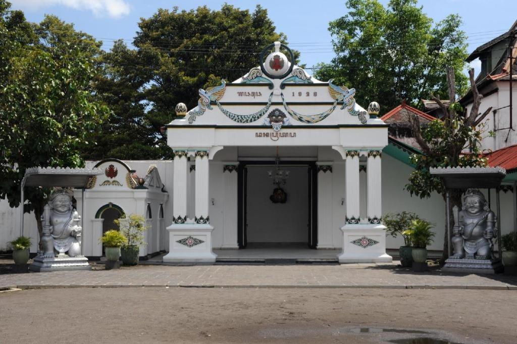 Malioboro Garden Hotel Yogyakarta Exteriör bild